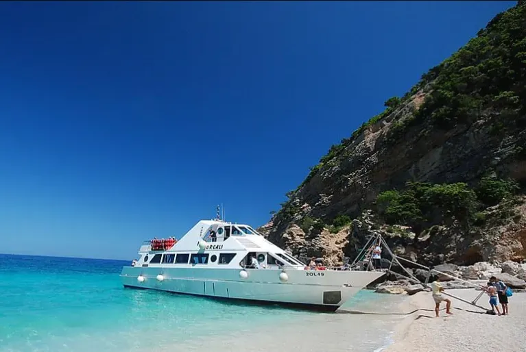 Europe and China in the Western Indian Ocean: Shared Waters, Distinct Courses