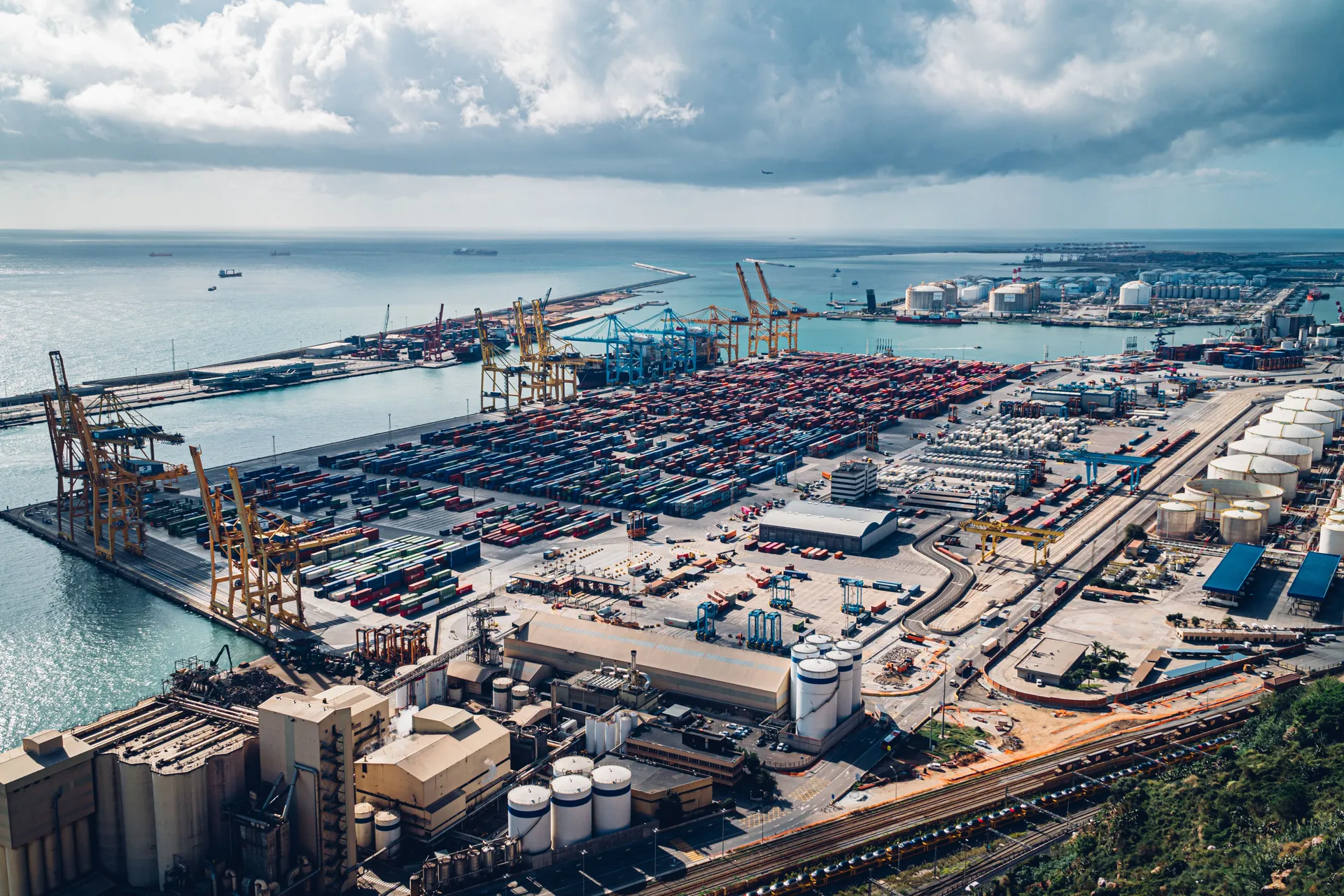Divergences and Synergies between European Ports and the Hainan Free Trade Port